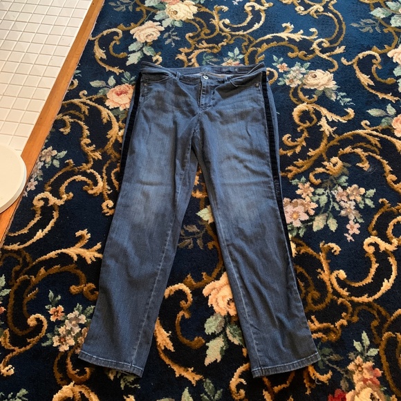 J.jill Denim side stripe authentic fit slim ankle stretch jeans. Pre-loved - Picture 1 of 6